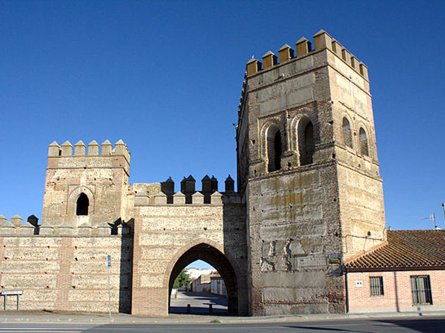 Puerta oeste murallas Madrigal